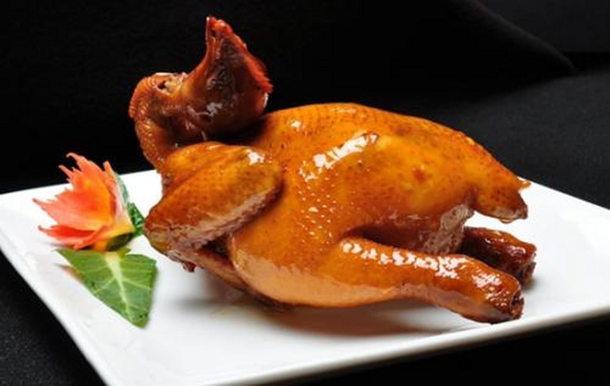 品陕味# #城市情报员# 葫芦鸡:葫芦鸡是陕西异常著名的风格名菜,起