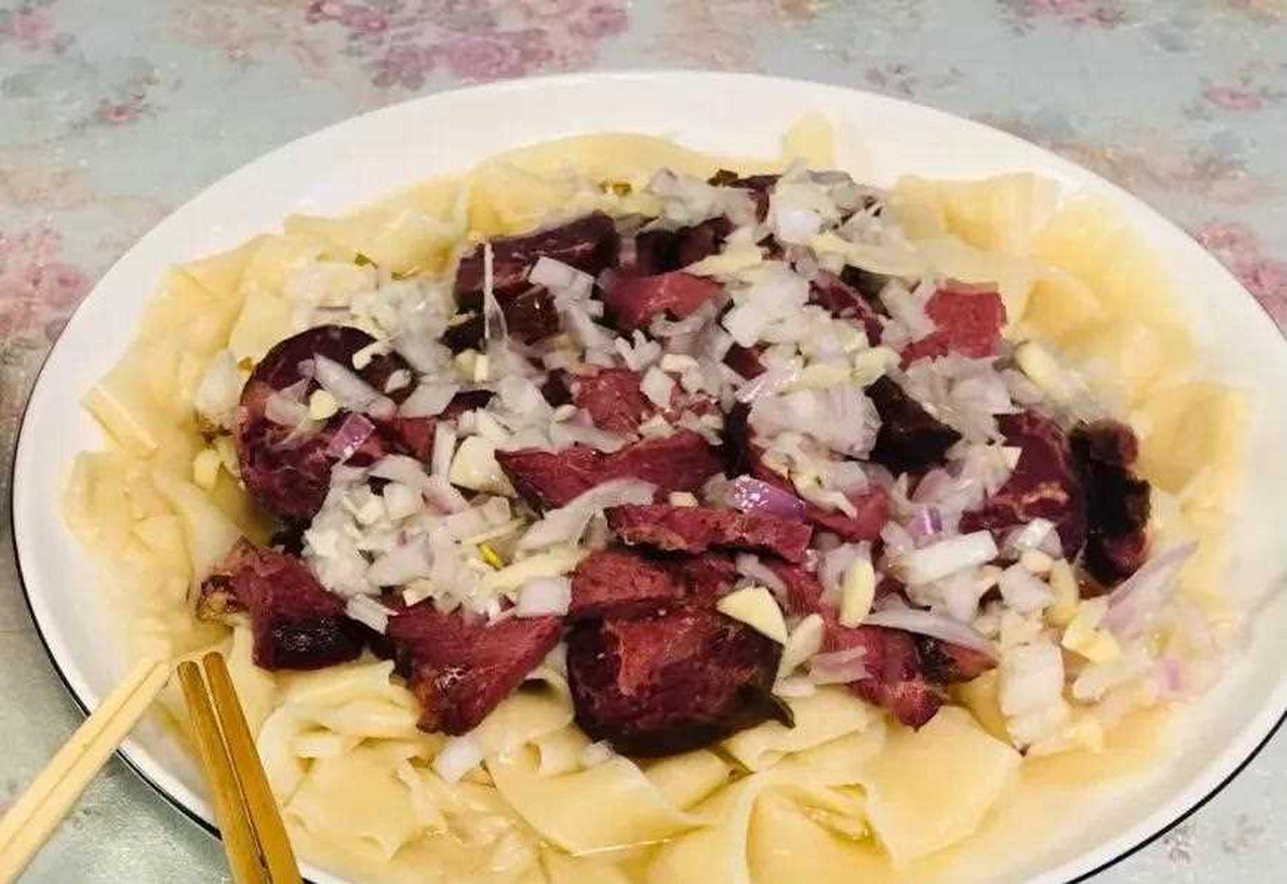 今天一家人来我家吃饭,给大家准备煮点马肉做纳仁,马肉纳仁是我们招待
