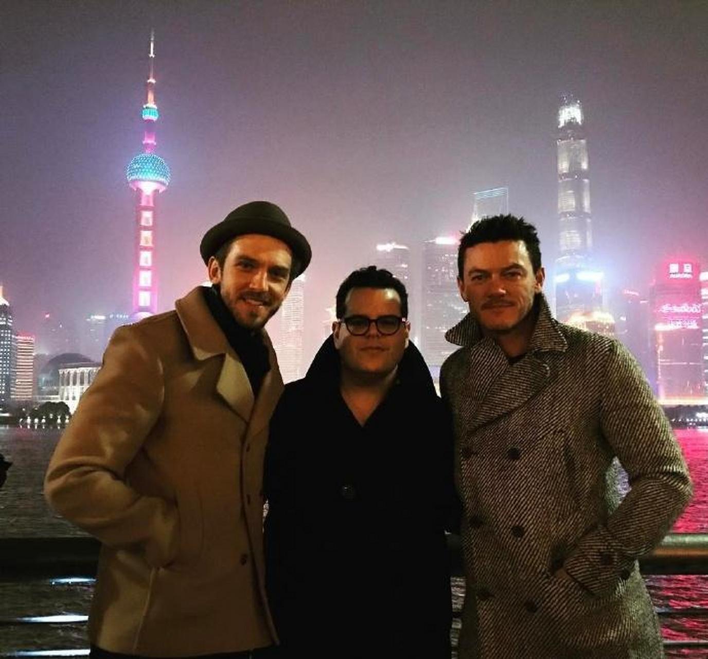 "大表哥"丹·史蒂文斯和艾玛同游上海 你造吗?