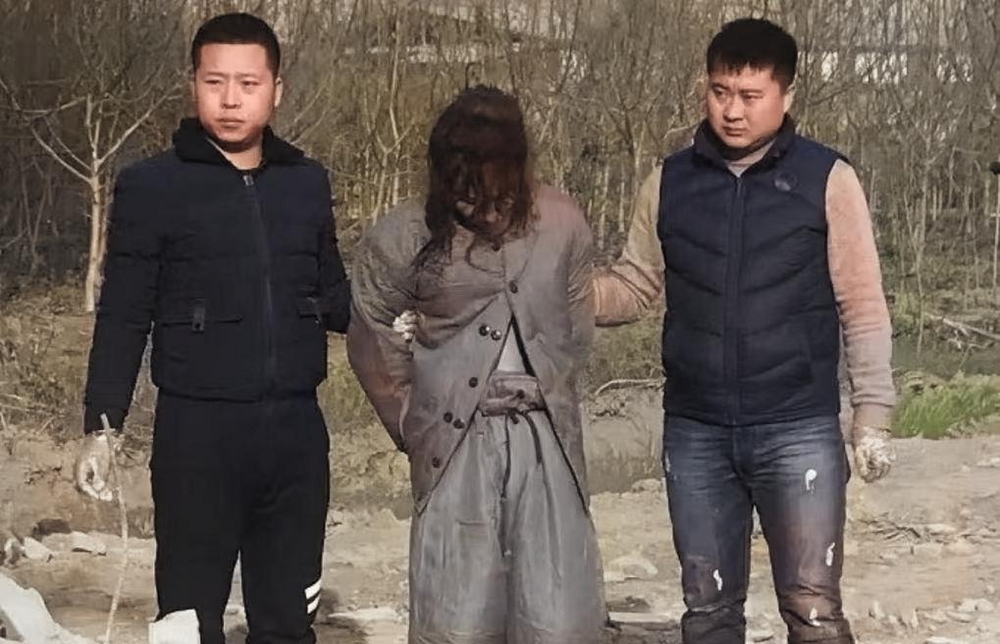 马亮生活在一个单亲家庭.