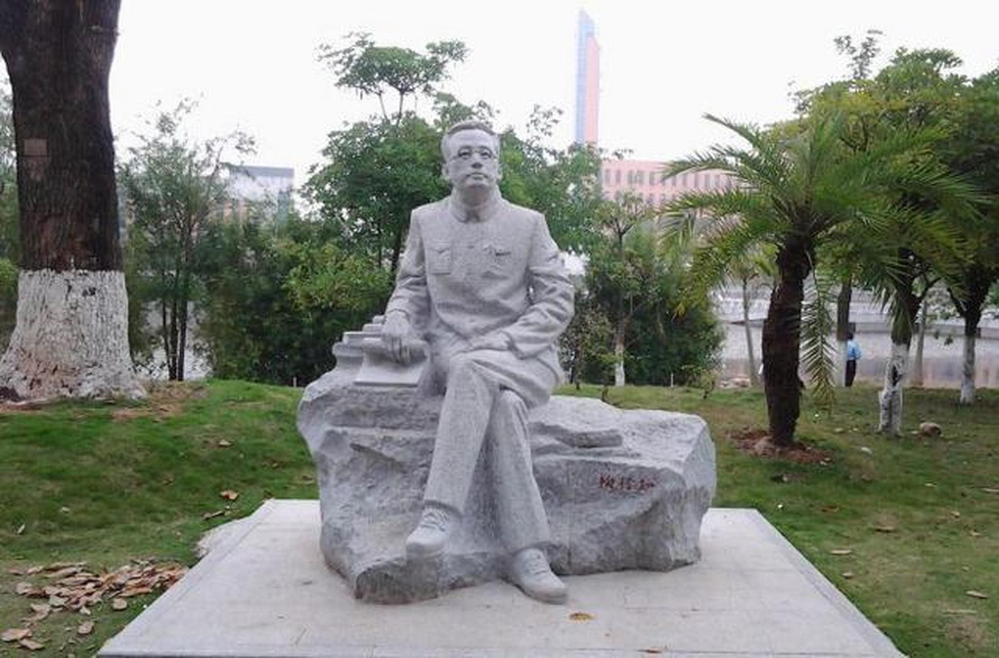 1927年教育家陶行知在南京郊外创办了晓庄师范,学生一边学习,一边劳动