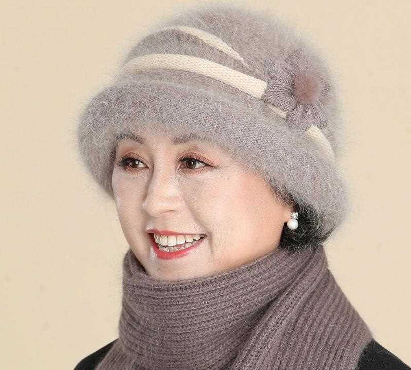 这是一款高品质女式针织毛线帽,其中的花纹设计个性时