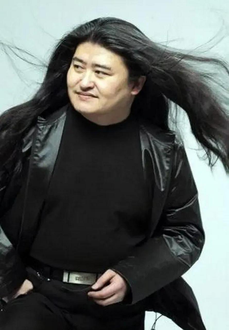 gif创作人 刘欢喜欢留长发,几十年如一日,而郑伊健也是如此,可以说