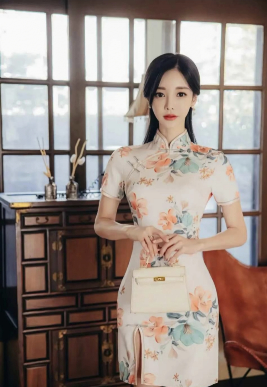 孙允珠大花旗袍美拍[二哈]