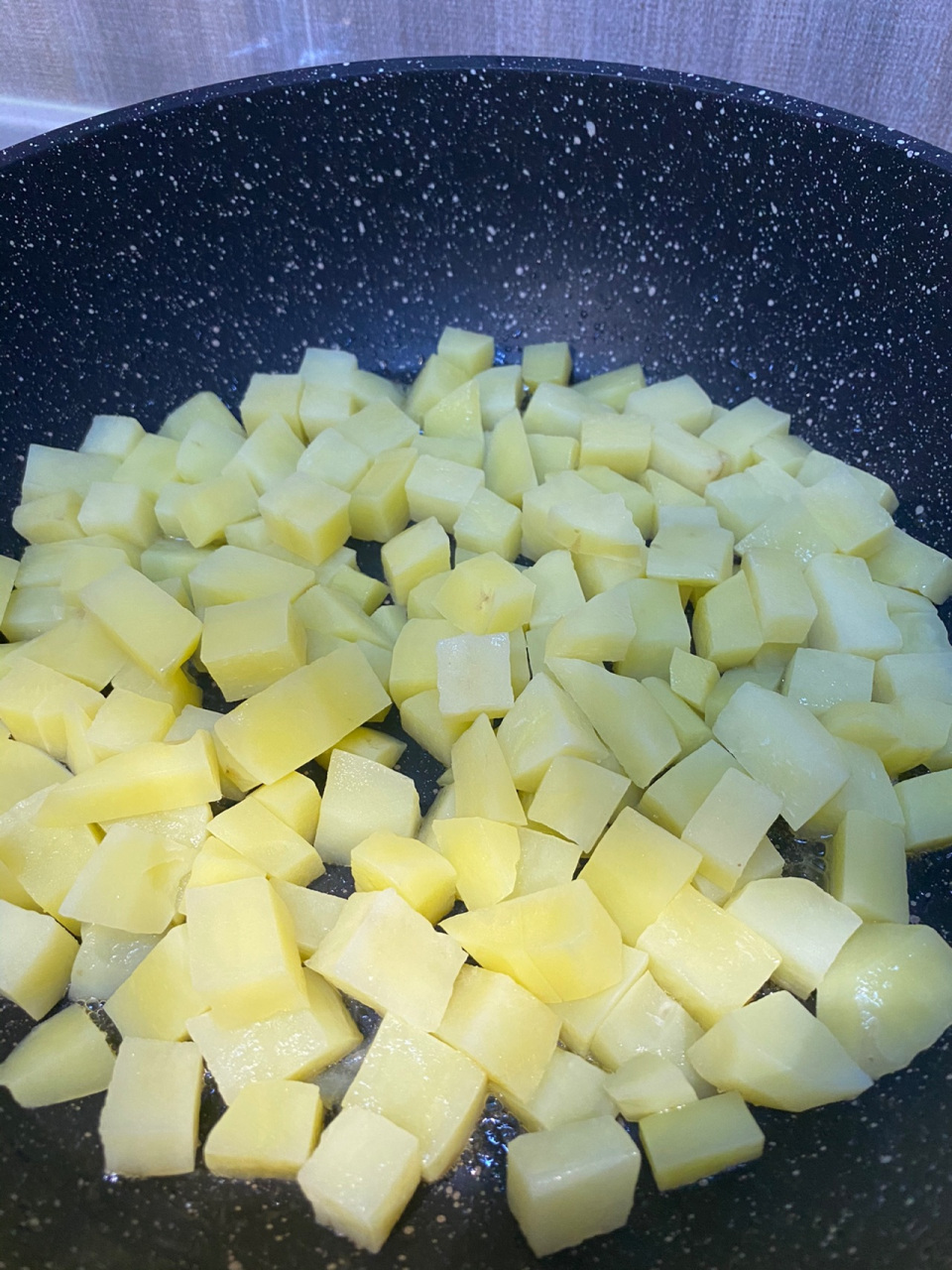 小朋友爱吃的奥尔良土豆火腿  奥尔良土豆火腿的用料 土豆:2个 自制