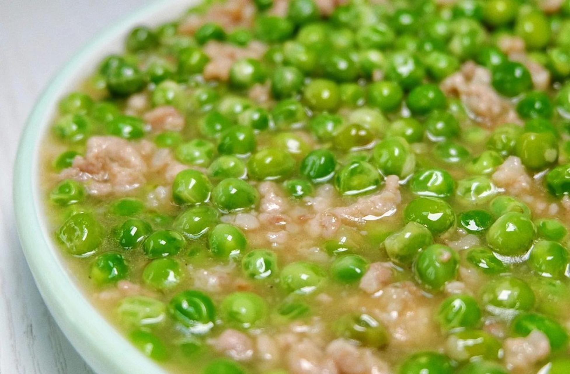 肉末豌豆 ?食材:豌豆,猪肉末,食用油,清水,盐,鸡精,淀粉. ?做法: 1.