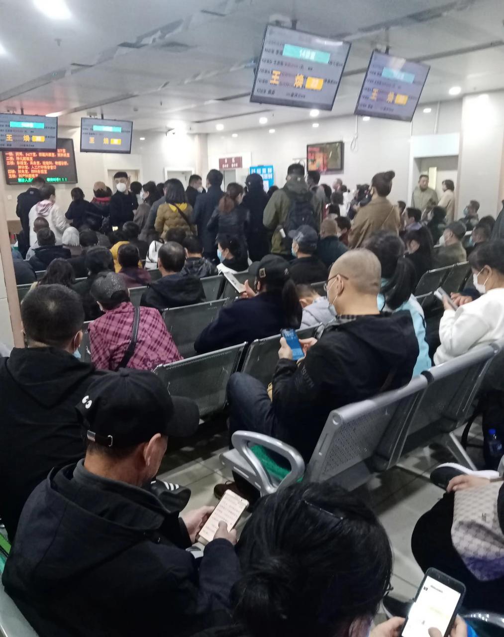 哈尔滨医大二院,门诊部"人满为诊" (独家评论) 作者:魏力兴  昨天