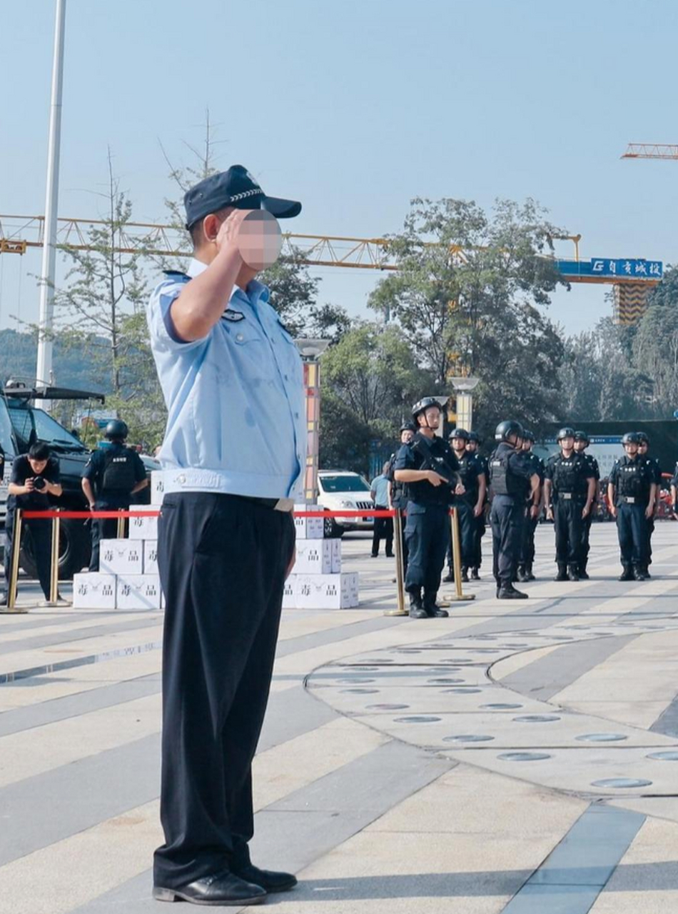 向缉毒警察敬礼,向缉毒警家人致敬.
