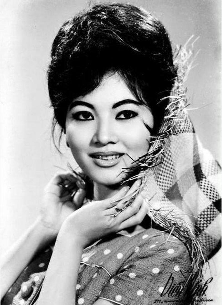 镜头前这个漂亮的女孩,就是越南60年代著名女星沈翠姮,她曾三次获得
