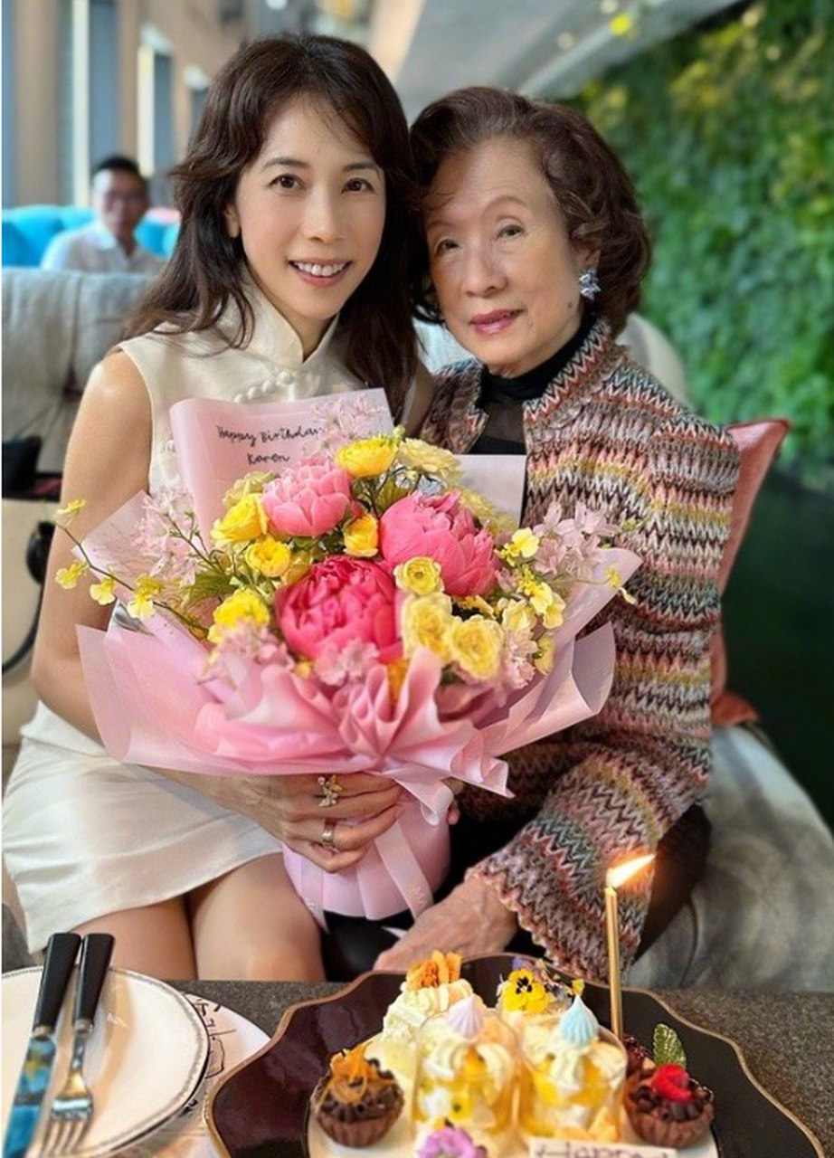 莫文蔚母亲节晒出和妈妈的近照 #母亲节