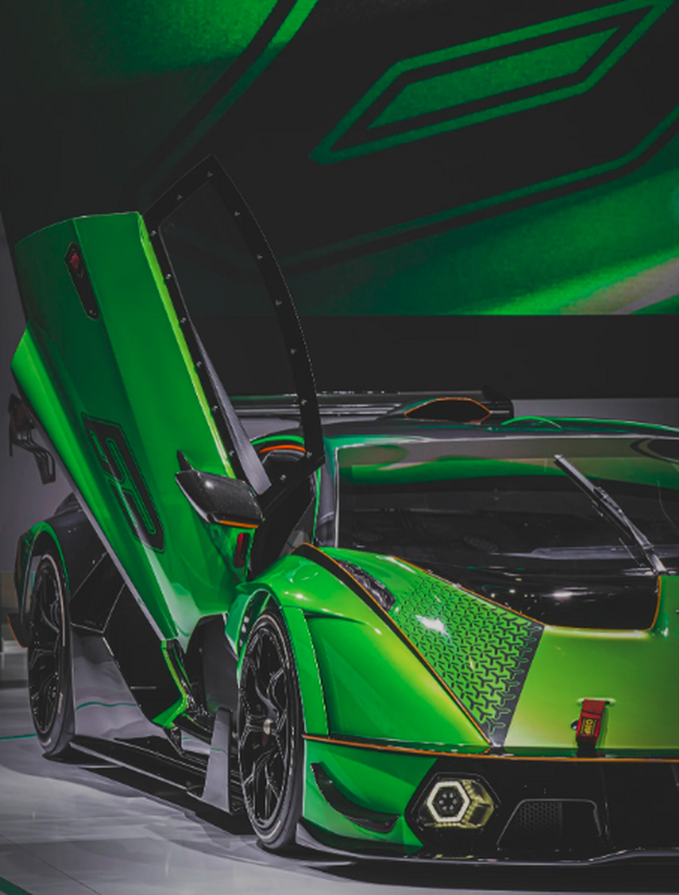 赛道野兽lamborghini essenza scv12可真是让人热血沸腾!