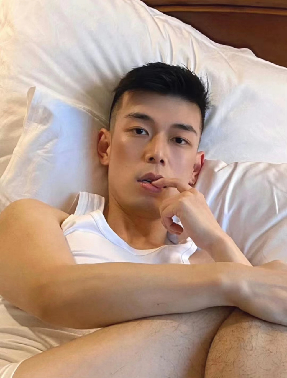 腹肌男孩# #帅哥# #运动健身# #阳光男孩