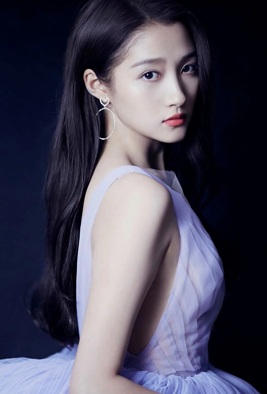 关晓彤玉足美腿写真照