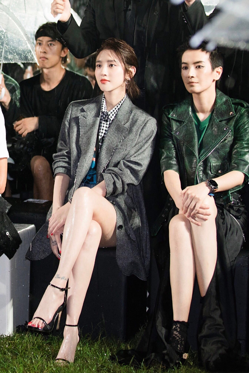 唐艺昕脚腕纹身# 她这个纹身不是经常出镜吗?有什么稀奇的呢