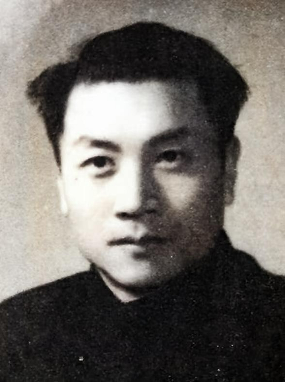 尽管面临严峻的考验,任远并没有放弃,而是通过装疯卖傻的方式与敌人