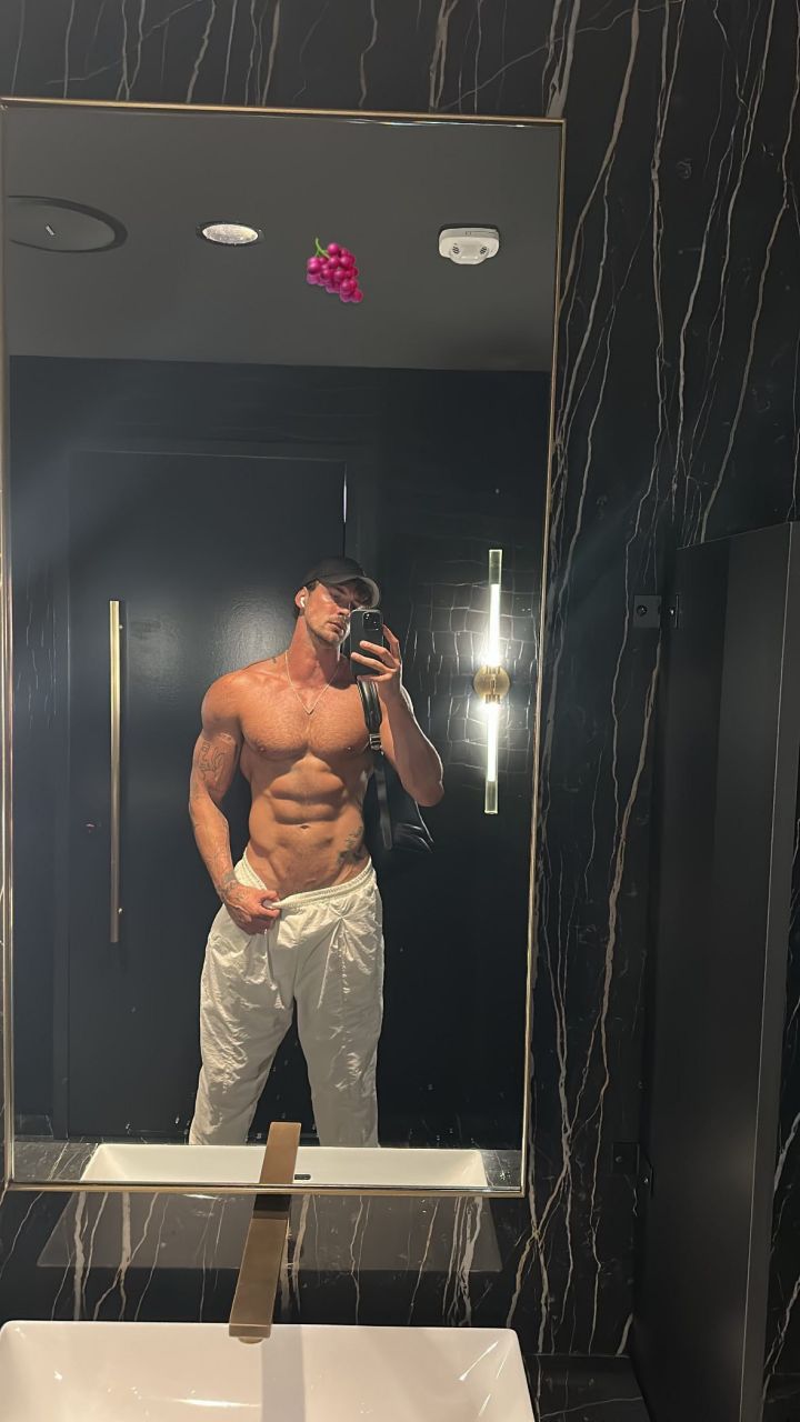 男模christian hogue 发布新自拍
