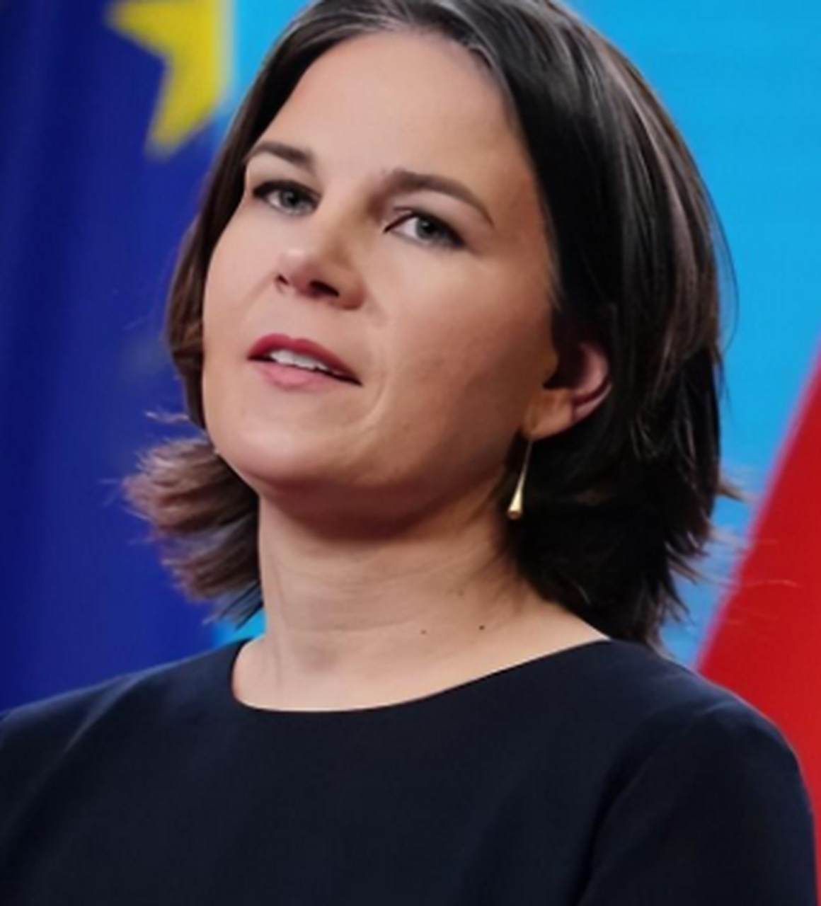 在天津,贝尔伯克表态支持马克龙立场,但对台海,她换了一个说法!在对华