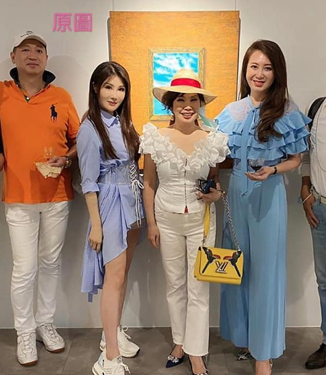 18岁的杨丽菁,就开始参演了武侠剧《大旗英雄传》,饰演水灵光的角色.