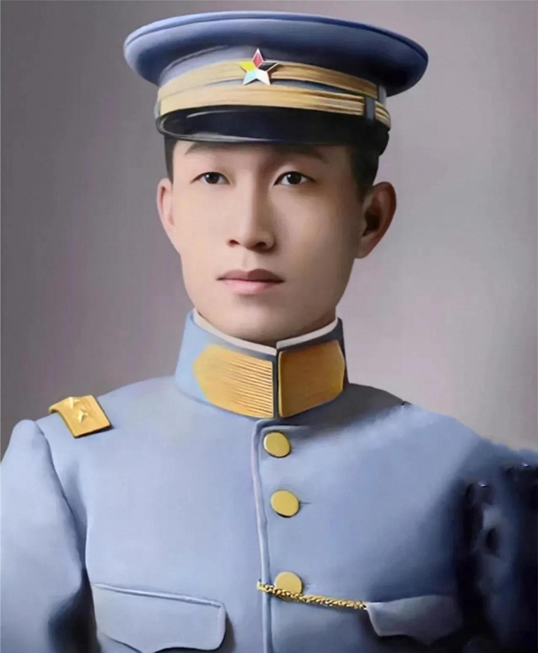 领动计划# 一张民国时期优秀将领的戎装照,照片上的人英俊潇洒,一表