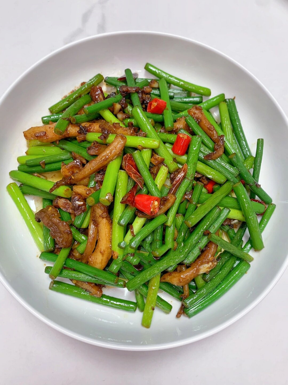 今日晚餐丨清蒸鲈鱼 蒜苔鱿鱼须 土豆丝!