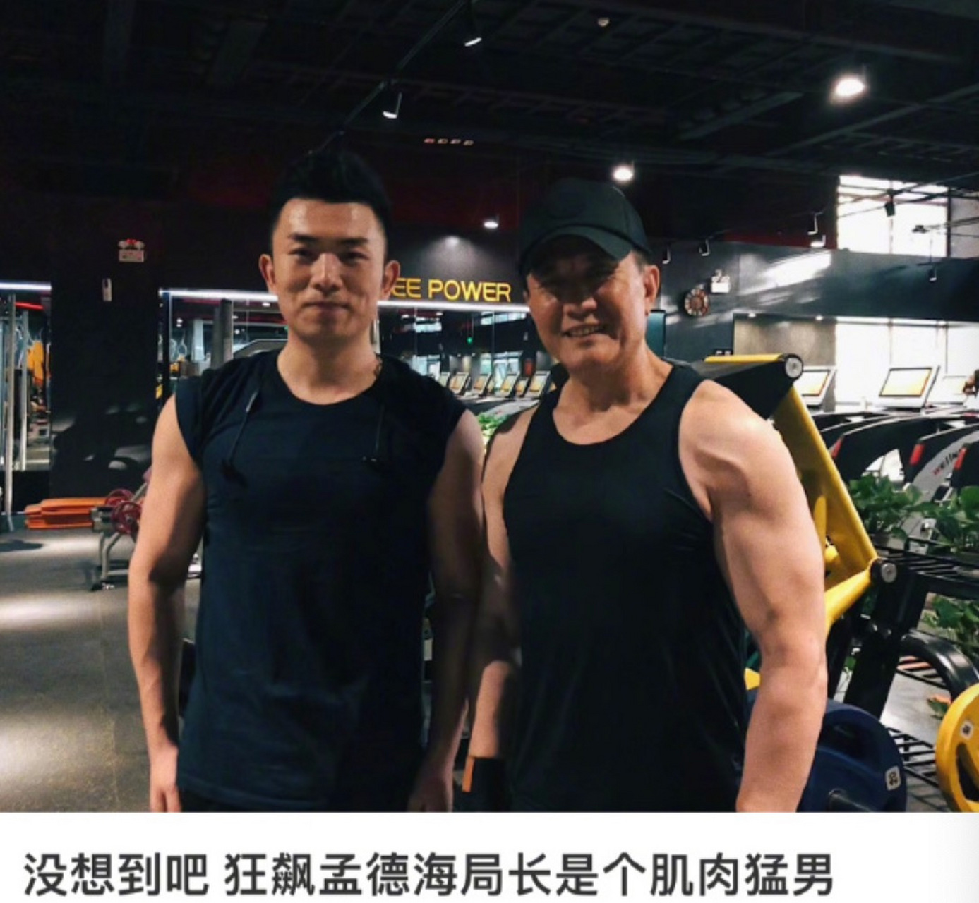 这真的是张志坚吗?  这肌肉,这身材,可比一般的猛男还要猛啊!