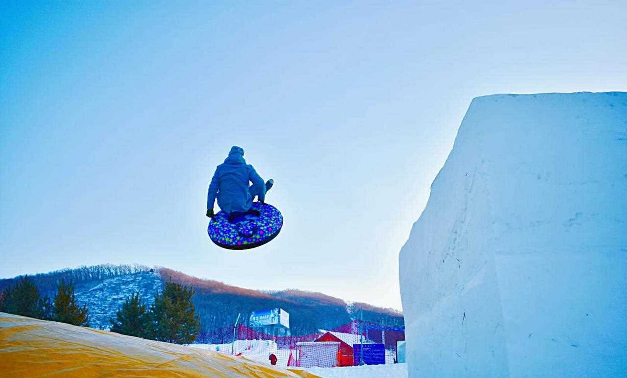 胶州青岛莲花山滑雪场图片