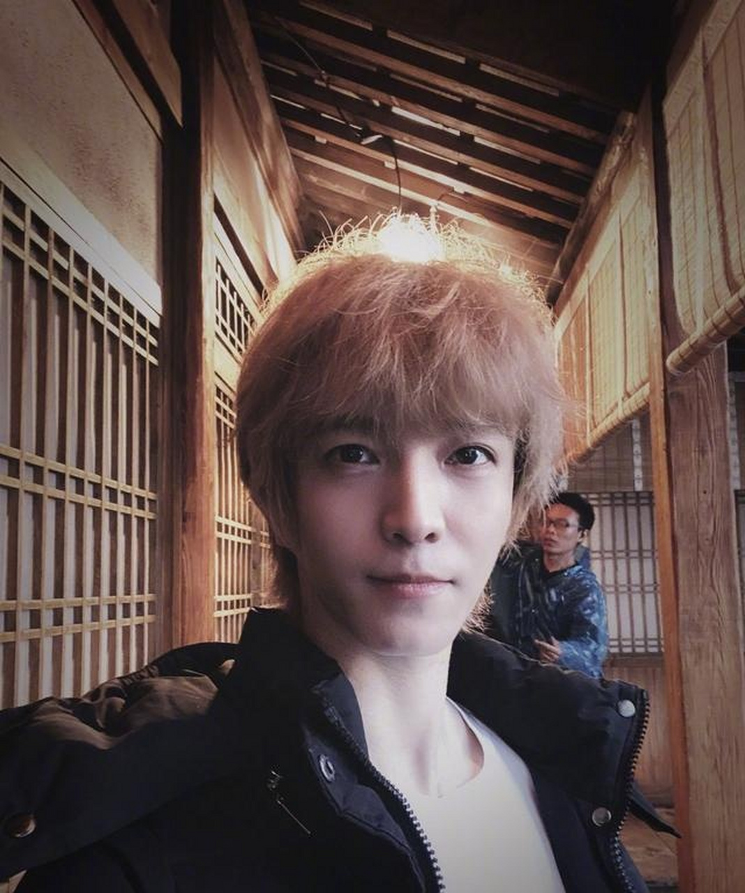 4月22日凌晨,郭敬明在微博上分享吴亦凡《爵迹2》剧照,图片来源引发来