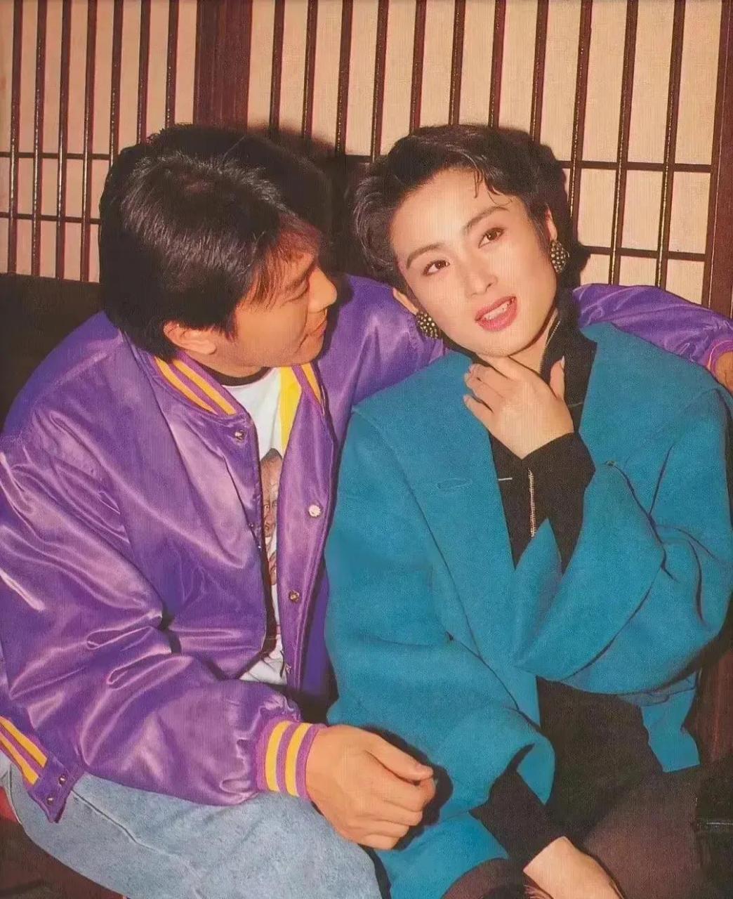 与她合作最多的香港男星就是周星驰,因此她也被誉为"星女郎"