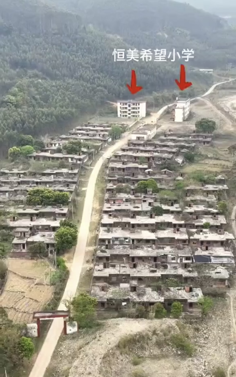 1997年,刘德华在阳山捐助1000万兴建的恒美新村,恒美