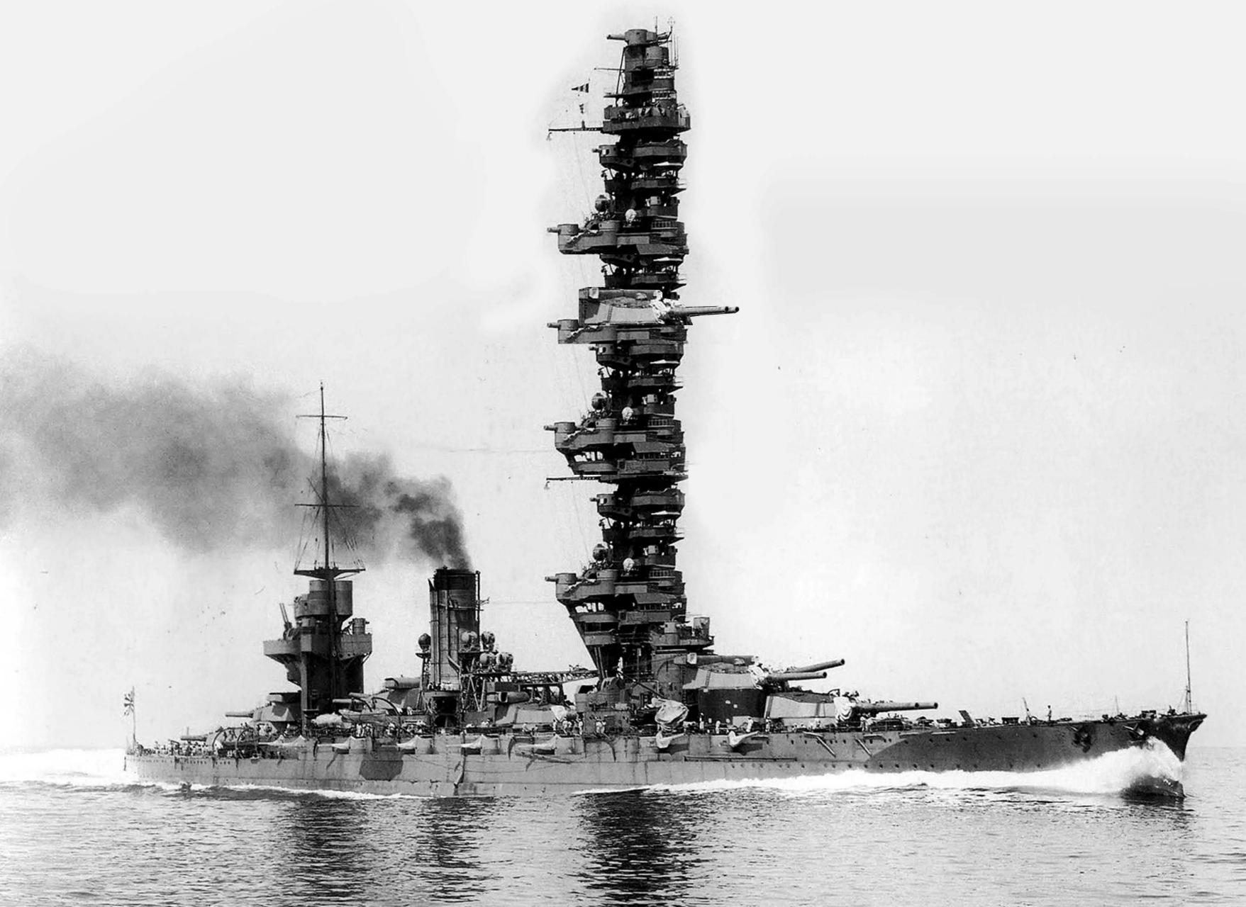 1933年4月1日,扶桑号战列舰在进行晚期战舰改进试验时以全速航行,展示