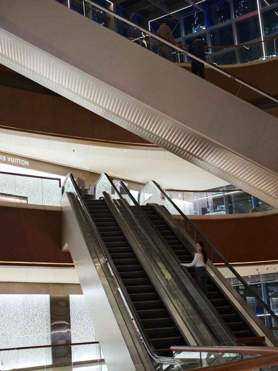 我在广州拍出倪妮同款扶梯照片6015  今天和姐妹在广州太古汇逛街