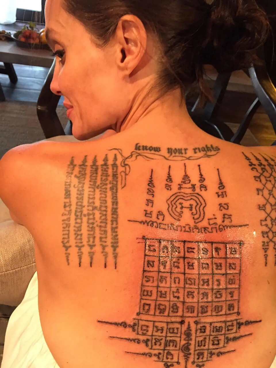 安吉丽娜茱莉的纹身图片