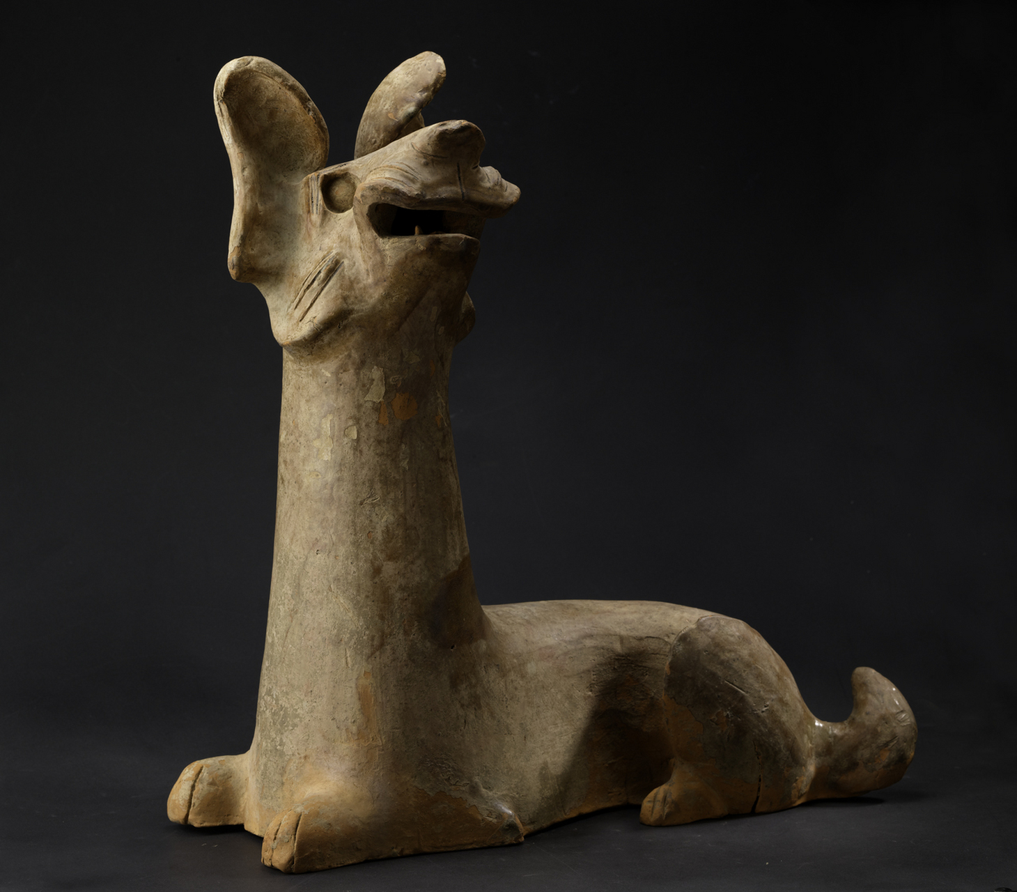 图一:大汶口文化黑陶镶空高柄杯 图二:良渚文化黑陶高柄盖罐 妄三