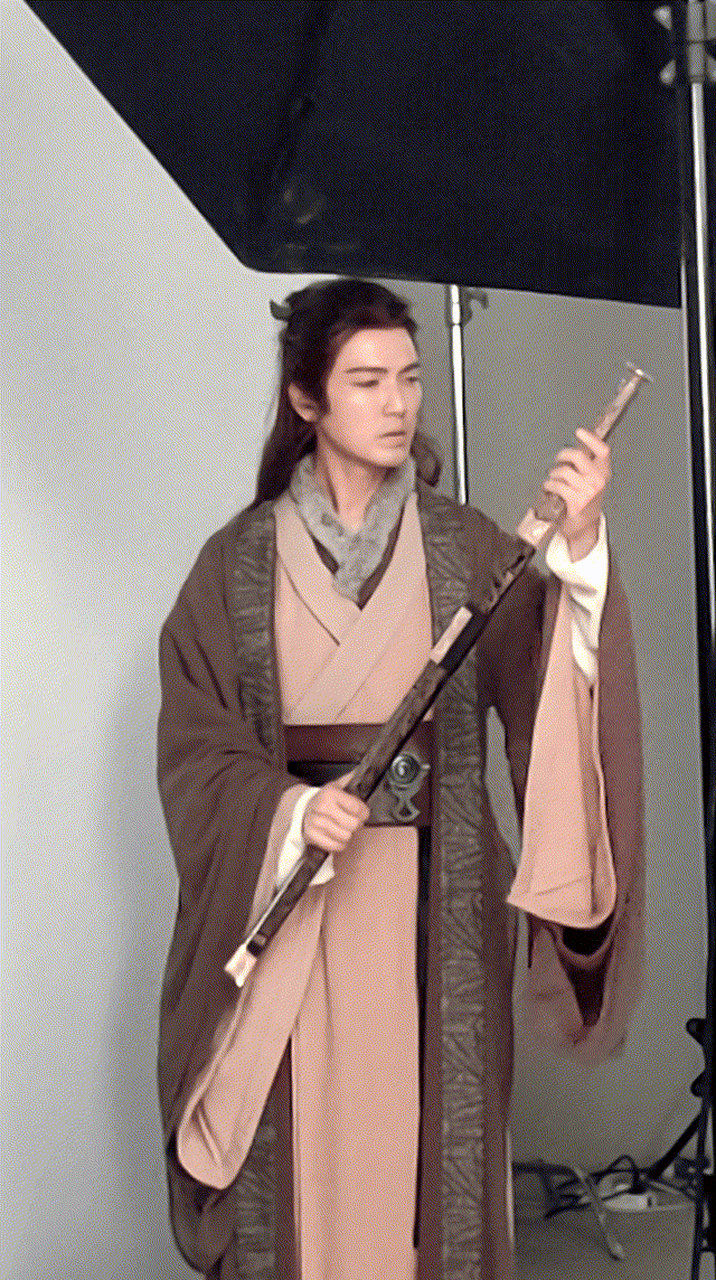 67钟汉良时隔19年再次扮演顾惜朝,这生图状态让人惊讶,看照片就自带