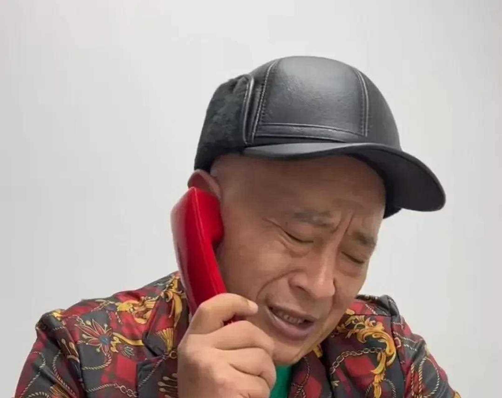 乡村爱情演员赵四在视频中表示:刚才我和师傅打电话,说以后不能让我