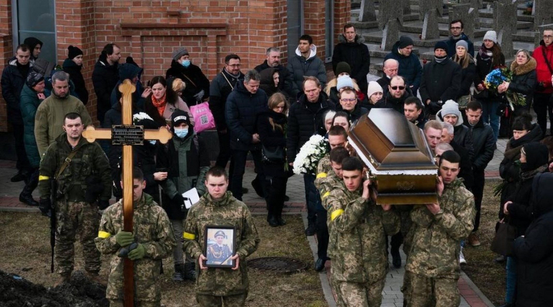 乌军士兵起义了:工资减少拒绝上战场,乌克兰安全局前来调查被当场打死