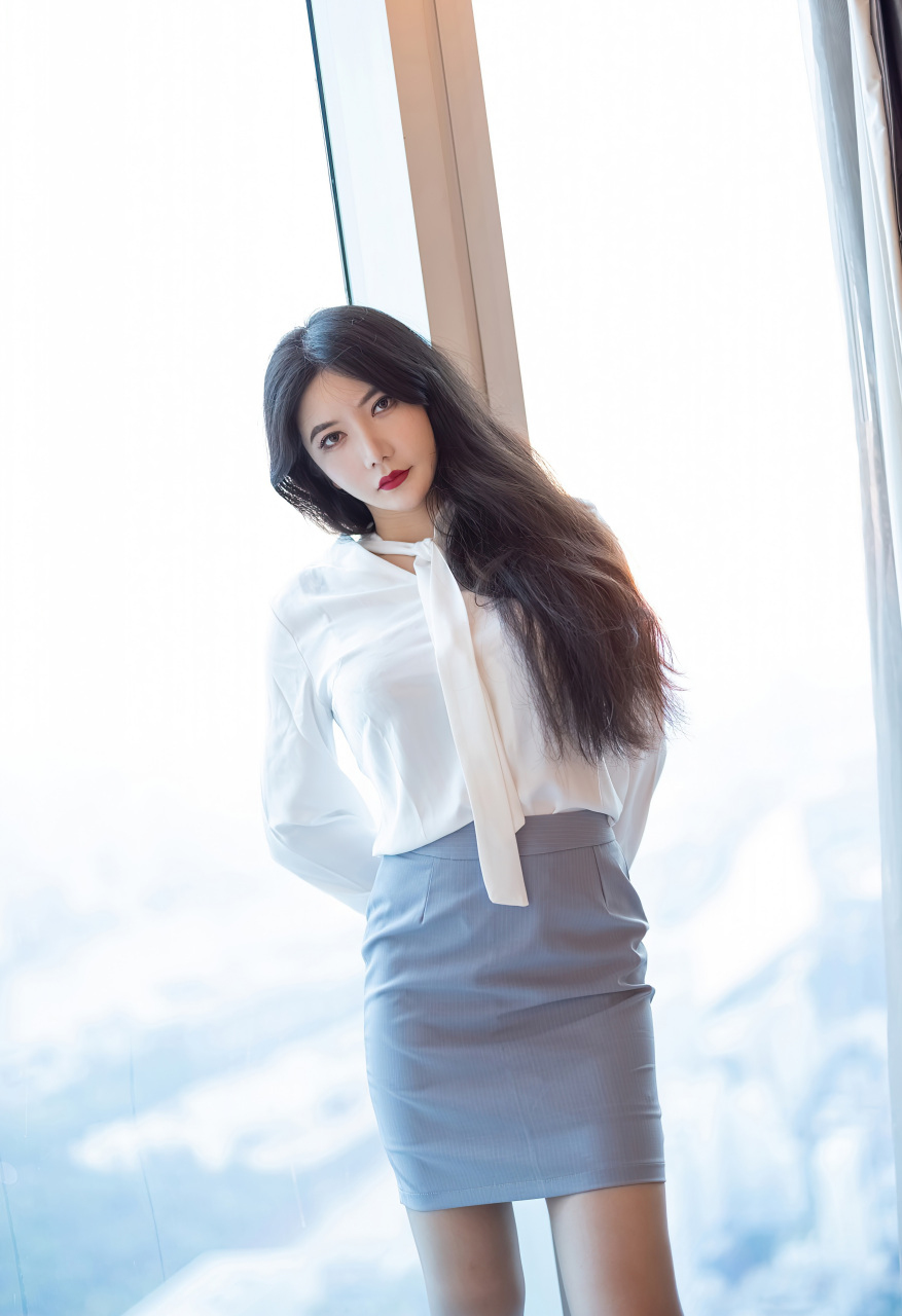 私房写真发布,经典的职场制服ol系列,包裹的丰满有致身段,媚态妖妖