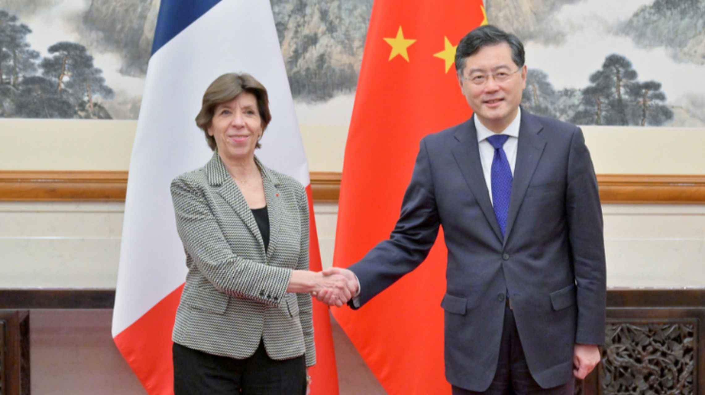 得知马克龙访华,拜登打来电话 公开喊话多次后,法国总统马克龙终于