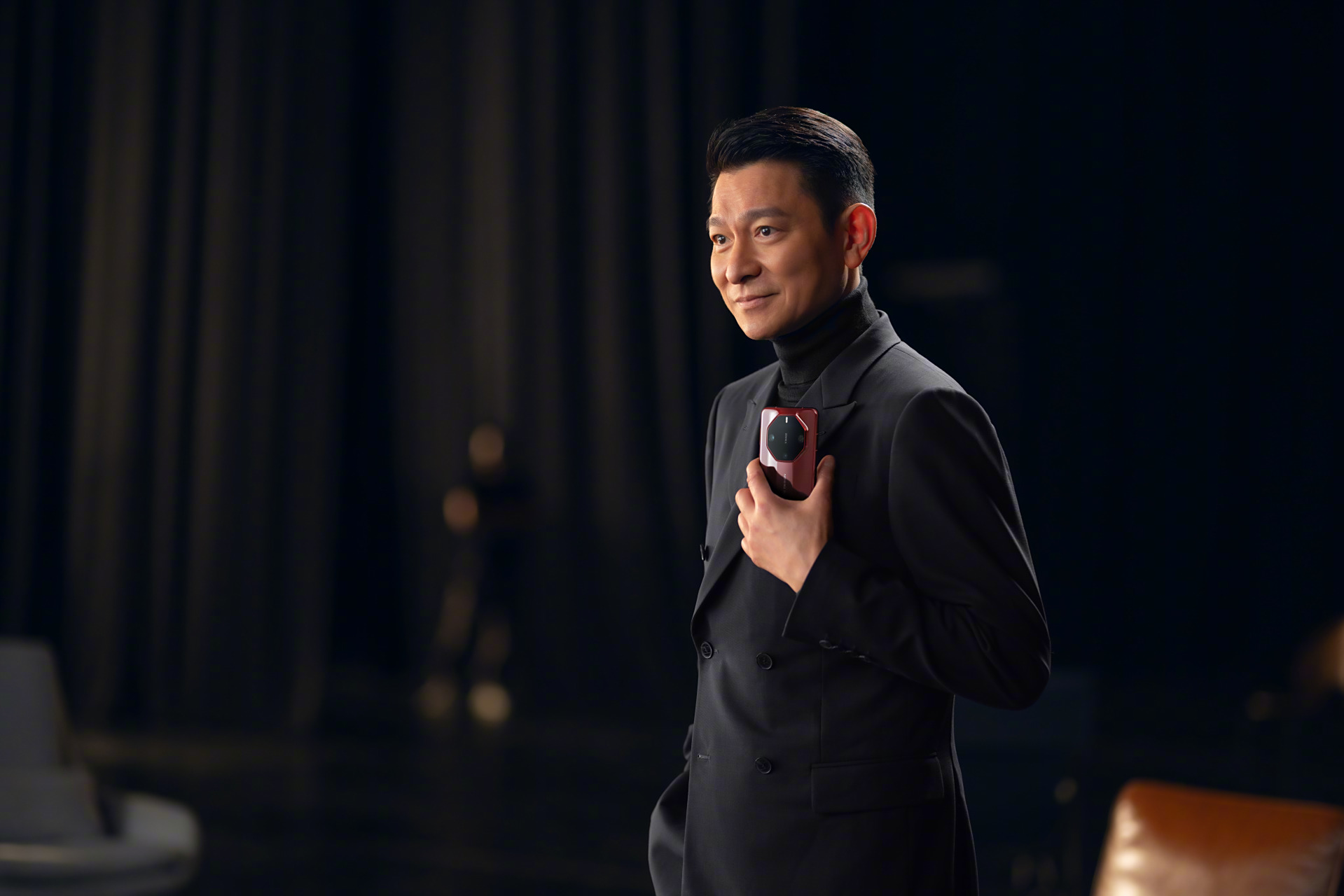 是多少80,90后的偶像;还有就是给荣耀90代言的杨洋,荣耀60的龚俊,华为