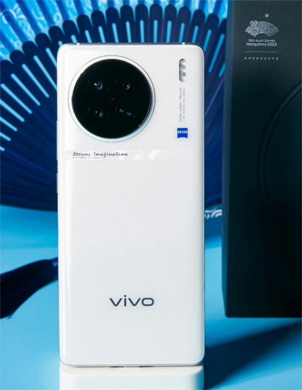 vivo x90s白色后盖款,看起来还行[三哈]