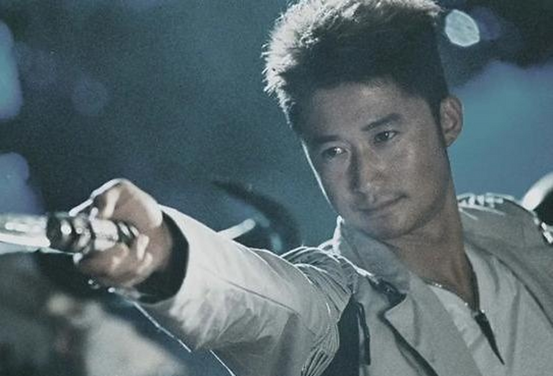 在《杀破狼》中,吴京扮演的冷血杀手阿杰,虽然没有几句台词,但他的