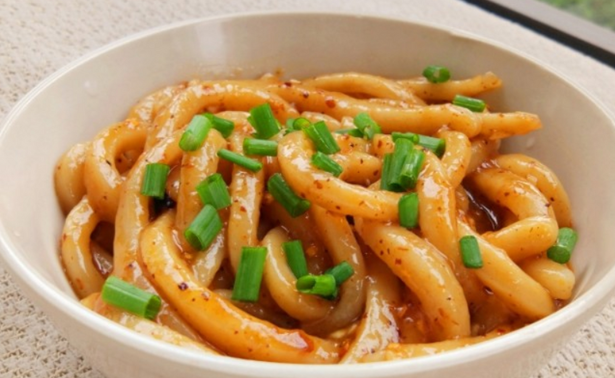 重逢巴蜀# 四川甜水面,以其甜中带辣的独特风味,让无数人为之倾倒.