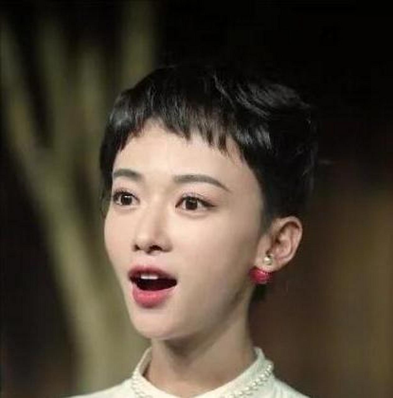 gif创作人# 女明星梳赫本头:躲过吴谨言,扛过了杨幂,竟被"最不起眼"