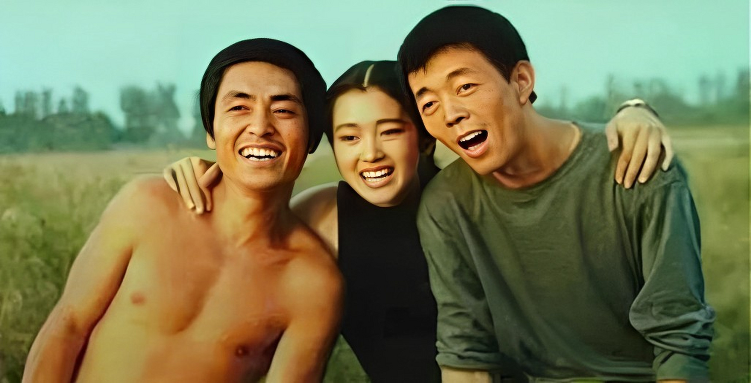 1986年,张艺谋拍摄《红高粱》,拿出4万元请拍摄地的农民兄弟帮忙种100