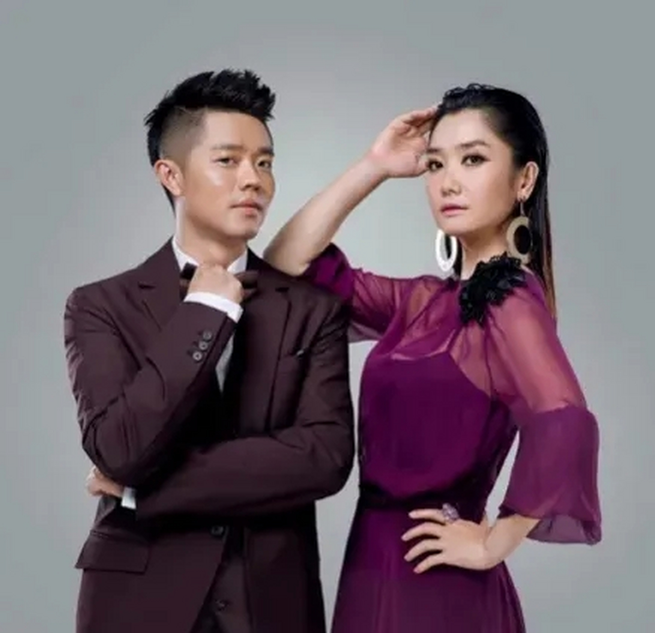 有一次,凤凰传奇的玲花和曾毅,在外地演出,休息时在酒店开了两个房间.