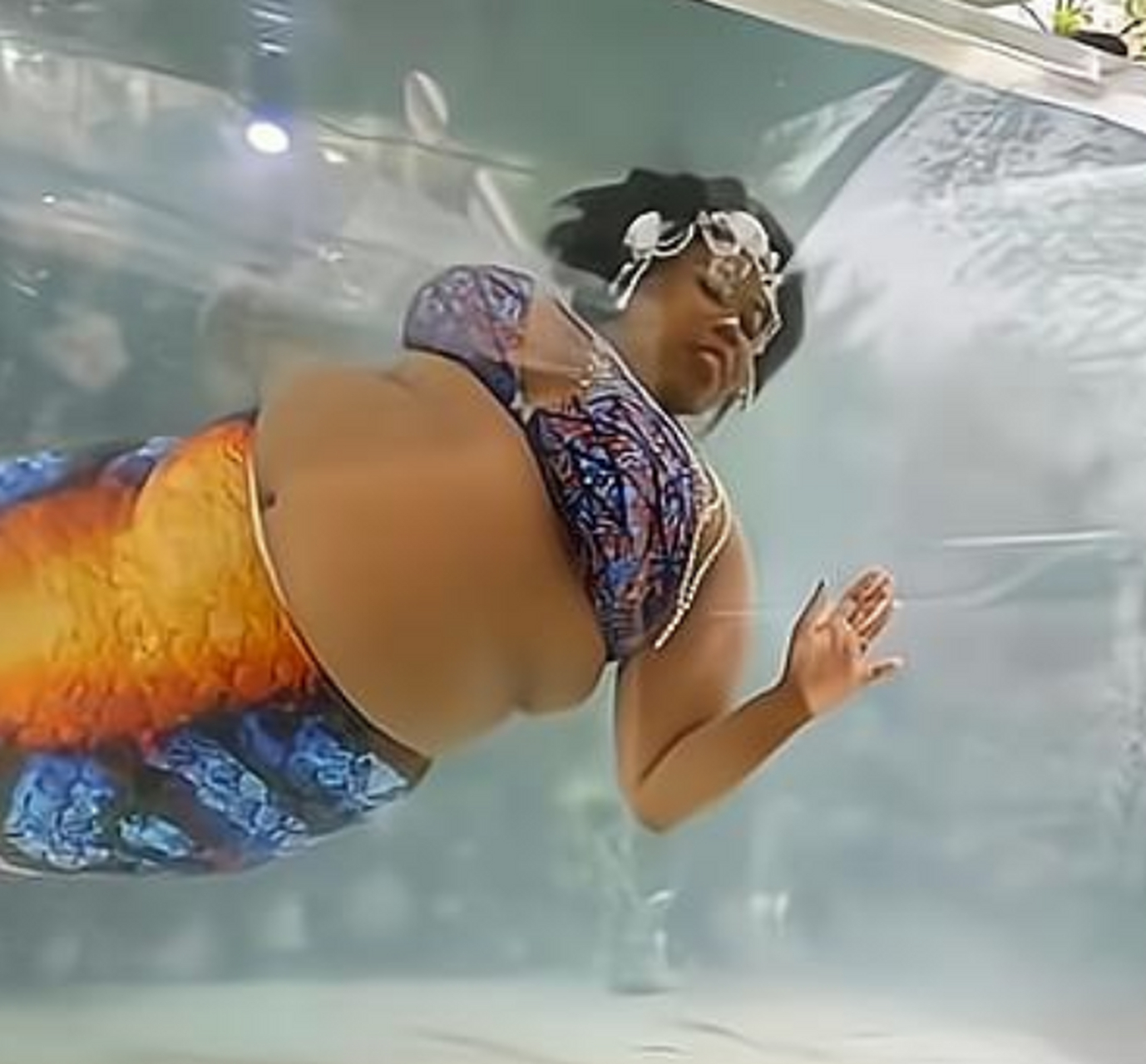 这美人鱼着实有点丑