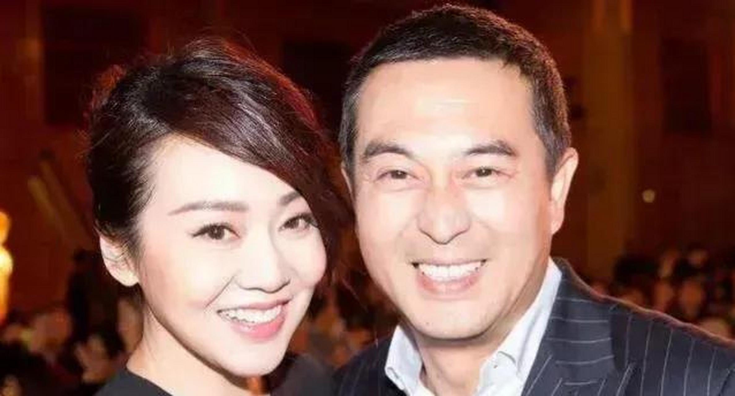 张国立想和闫妮演回情侣,闫妮笑着说:行,那有啥不行的,你换条内裤再说