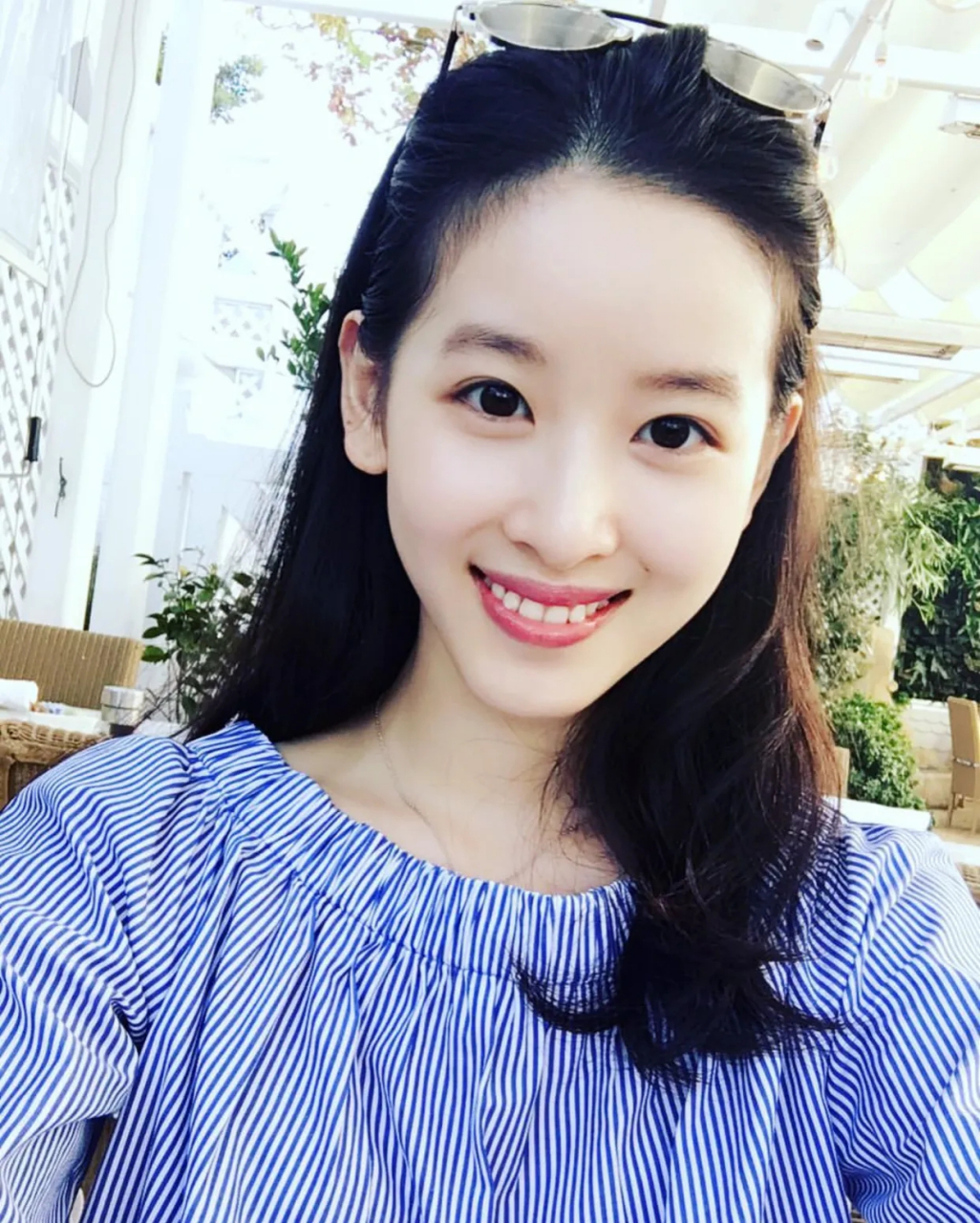 章泽天,被相机记录的一些动人时刻.