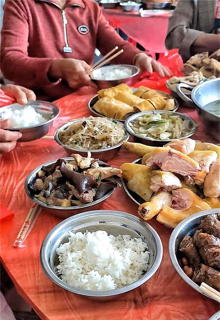乡下结婚的酒席,全部都是肉菜,好有氛围