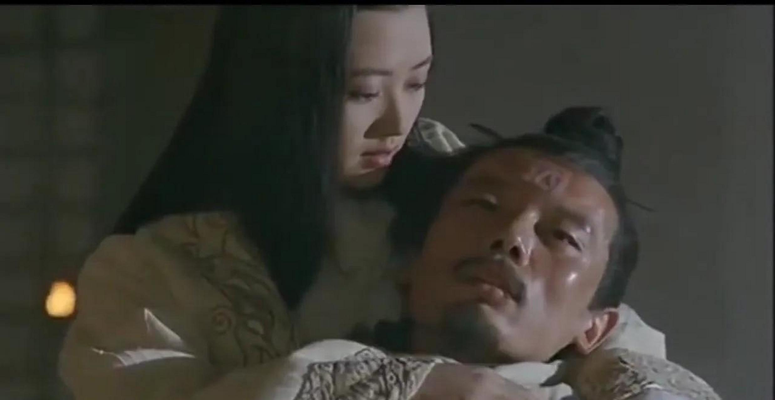 忘情的亲吻着他的脸颊,脖子……好久之后,栎阳公主和衣躺在高渐离的怀